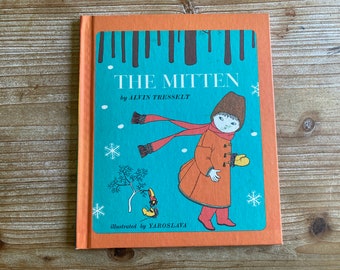 The Mitten * An Old Ukrainian Folktale * Alvin Tresselt * Yaroslava * Scholastic Book Services * 1964 * Vintage Kids Book