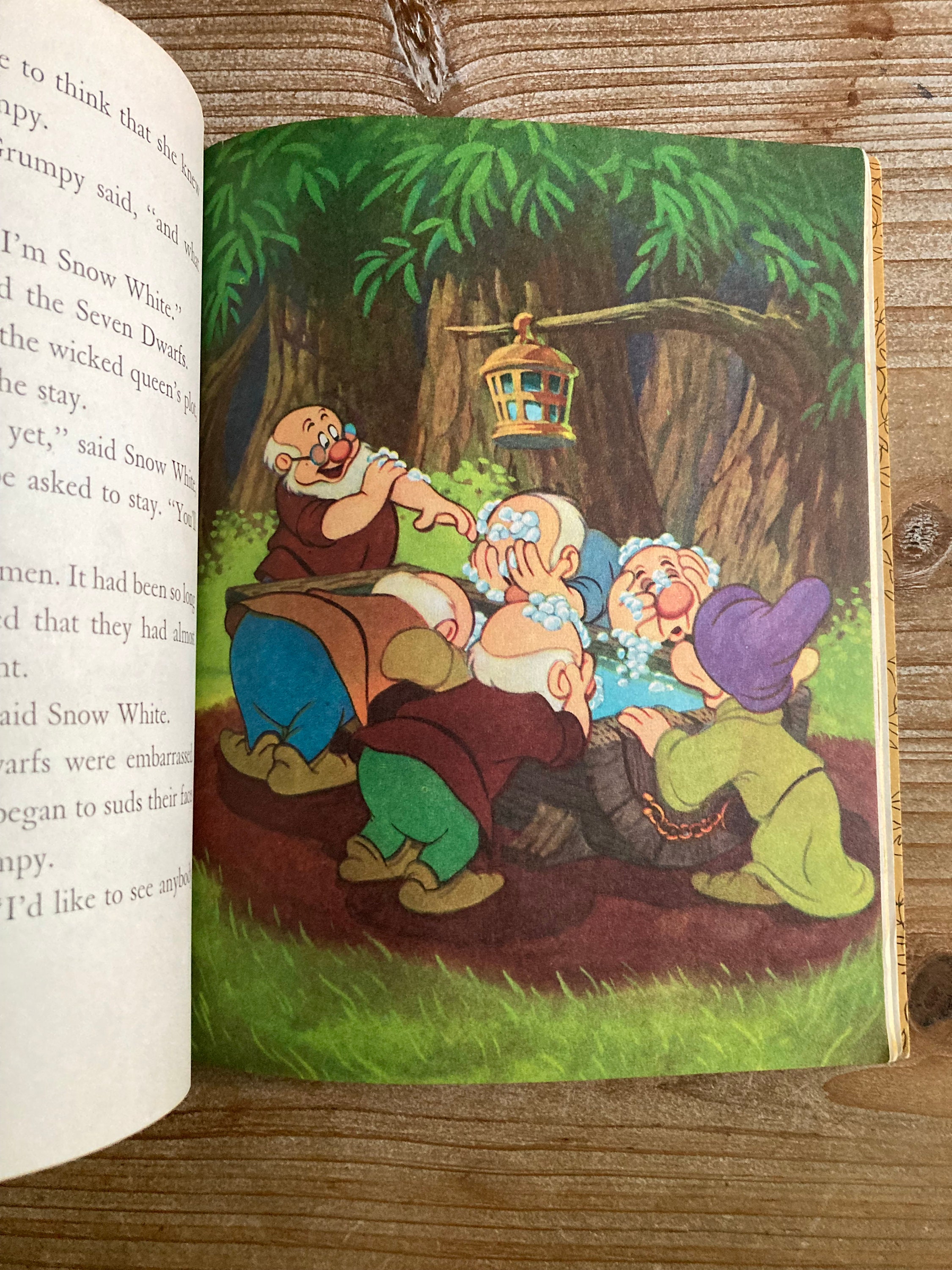 Walt Disney's Snow White and the Seven Dwarfs * A Little Golden Book ...