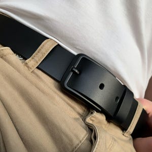 Black Men&#39;s Belt made of genuine smooth leather, great gift for men