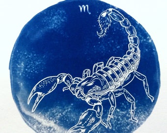 Impresión en cianotipo de ESCORPIO: ilustración original del zodíaco