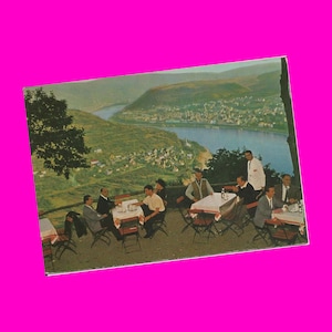Allemagne Europe Boppard Rhénanie Montagne Rivière Vallée Vue Bergrestaurant Scenic Gourmet Terrasse Carte postale couleur vintage non utilisée