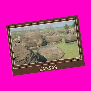 Carte postale vintage des années 1980 du Kansas, concrétions de la ville, billes de dinosaure, oeufs de Jayhawk, nature géologie, époque photochrome, non utilisé
