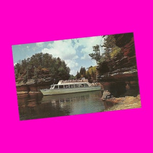 Carte postale du Wisconsin, vintage des années 1950, Lower Dells River Cruise Lovers Lane, vue panoramique, High Rock Formation, été, photochrome, époque postale, non utilisée