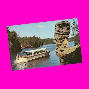 Wisconsin vintage jaren 90 ansichtkaart Dells River Cruise Chimney Rock schilderachtig uitzicht rotsformatie Summer Fun USA fotochroom tijdperk Postally ongebruikt