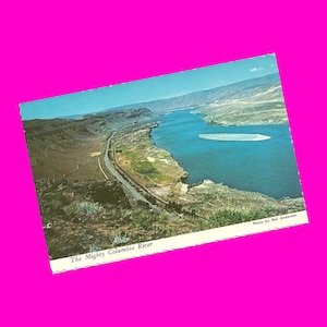 Carte postale vintage des années 1970 de l'Oregon, Columbia River Gorge Valley Expressway, vue panoramique sur la nature, États-Unis, époque photochrome non utilisée