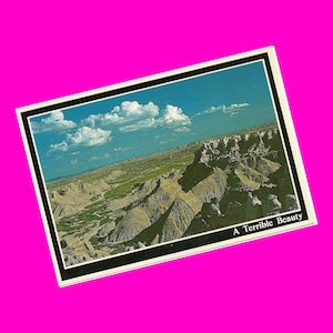 South Dakota Vintage anni '80 Cartolina Badlands Hoodoos Panoramico Vista della natura Terribile bellezza Stati Uniti Fotocromia Postalmente inutilizzato