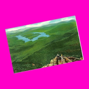 Postal vintage de Nueva York de los años 60 con vista panorámica de la montaña Whiteface en color a mano, lago Placid, Estados Unidos, época fotocromática, sin usar