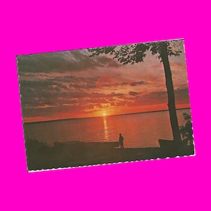 Strand Sonnenuntergang Aktuelle malerische Urlaubsansicht Romantischer Sommerspaß Koppel Farbkarte Vintage 1960er Jahre Postkarte Photochrome Ära Postal unbenutzt