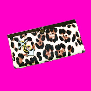 Bold Anchor Animal Print Rockabella Vintage Reformado Único en su tipo Upcycled Moda Sostenible Náutica Acordeón Monedero Clutch Monedero