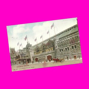 Postal vintage de Illinois de la década de 1910 con jardín en el edificio del Coliseo de Chicago, vista de la calle de la ciudad, automóvil antiguo, parte posterior dividida, matasellos de la época