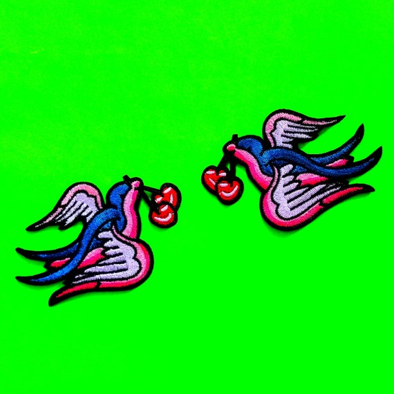 Pair Of Black Swallows Rockabilly Kitsch Iron//Sew on Embroidered Patch