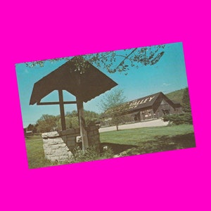 Carte postale vintage des années 1950 du Kentucky Renfro Valley Wishing Well Barn Dance Grounds pittoresque rural rustique vue Photochrome époque non utilisé