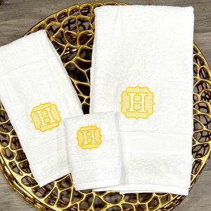 Monogrammed Bath Towel Set , Custom Towels, Embroidered Towels, Decorative Towels, Towels Embroidery, Embroidered Towels for Bathroom, Towel