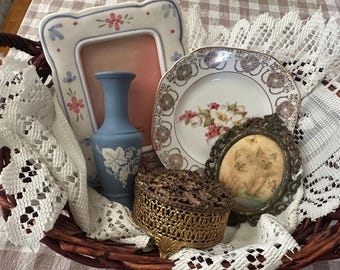 GrandmaCore Mysterybox • Vintage Decor & Collectibles • Cottagecore • Cozy Home Decor • Customizable Gift Box