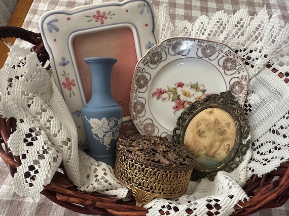 GrandmaCore Mysterybox • Vintage Decor & Collectibles • Cottagecore • Cozy Home Decor • Customizable Gift Box
