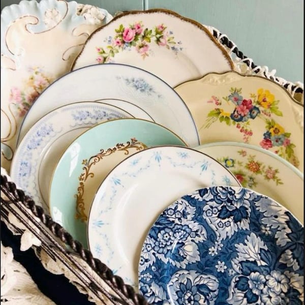 Niedopasowane talerze z porcelany vintage • Dekoracje na przyjęcie herbaciane