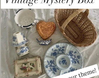 Vintage Heminredning Mysterybox • Antikviteter Inredning & Samlarföremål • Cottagecore • GrandmaCore • Heminredning • Anpassningsbar presentask