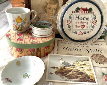 Scatola a sorpresa con decorazioni vintage per la casa • Antiquariato, decorazioni e oggetti da collezione • Cottagecore • GrandmaCore • Decorazioni per la casa • Scatola regalo personalizzabile