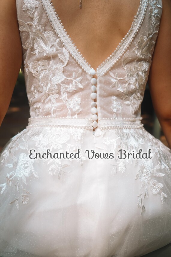 Lace Applique Tulle Wedding Dress: Plunge Neckline, Beach Bridal Lace Applique Tulle Wedding Dress: Plunge Neckline, Beach Bridal