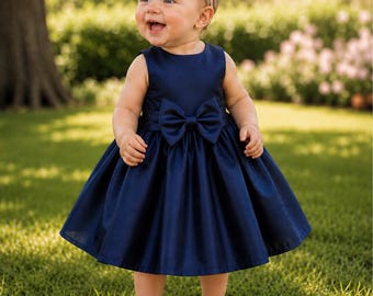 Abito da bambina in raso blu navy, abito da damigella d'onore, abito da festa da principessa per neonata, abito formale da sposa con fiocco rimovibile sul retro.