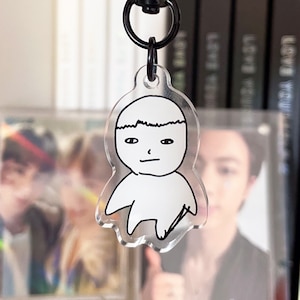 BTS JIN アクリルキーホルダー BTS JIN ジン jin アクリルキーホルダー HAPPY - メルカリ