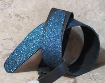 Tracolla per chitarra in pelle glitterata blu-nera
