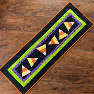 Halloween Table Runner or Panel Quilt Pattern, Candy Corn Twirl image 1