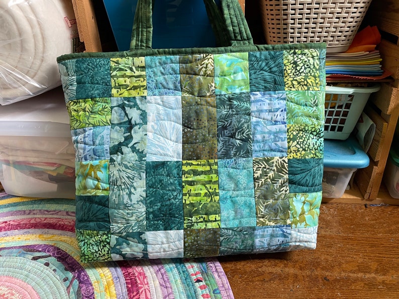 Pacifica Quilted Tote Bag Pattern Easy reversible quilted tote with pocket image 7