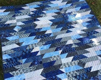 Modern quilt pattern, Mountain Dawning PDF Quilt Pattern for 2 1/2 inch strips, Delectable Mountains,