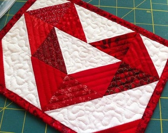 Quilted heart mug rug PDF pattern - Great gift idea, instant download, easy scrap project