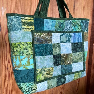 Pacifica Quilted Tote Bag Pattern Easy reversible quilted tote with pocket image 8