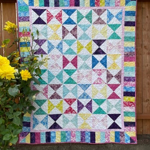Scrappy Hourglass Quilt Pattern: Piano Key Border (Printed)