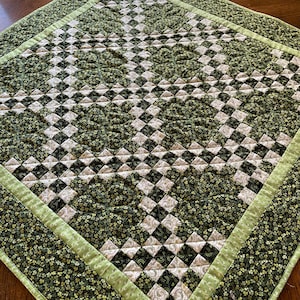 Irish Chain PDF Quilt Pattern, beginning quilter quick strip project, wall hanging size only 33 x 33