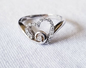 10k White Gold Diamond Heart Ring