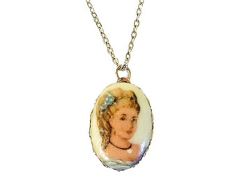 Vintage 80s Saloon Girl ceramic cabochon necklace