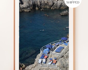 Lámina de Capri, Italia; Playa de Lido del Faro; Arte mural de verano mediterráneo.