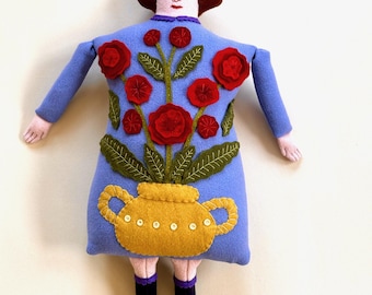Lady Kissenpuppe Blumenvase Kleid Wolle Altstoff Volkskunst