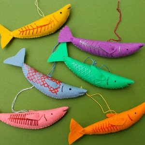 Fish Ornament pdf Pattern Tutorial Felt toy embroidery hand stitch imagem 5