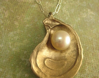 Collar de perlas de ostra en bronce