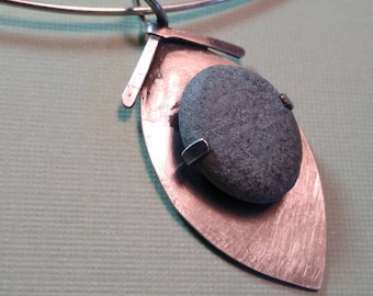 Beach pebble Stone necklace collar
