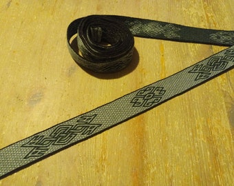 Hand-woven border or belt, board weaving for the Middle Ages, LARP and reenactment