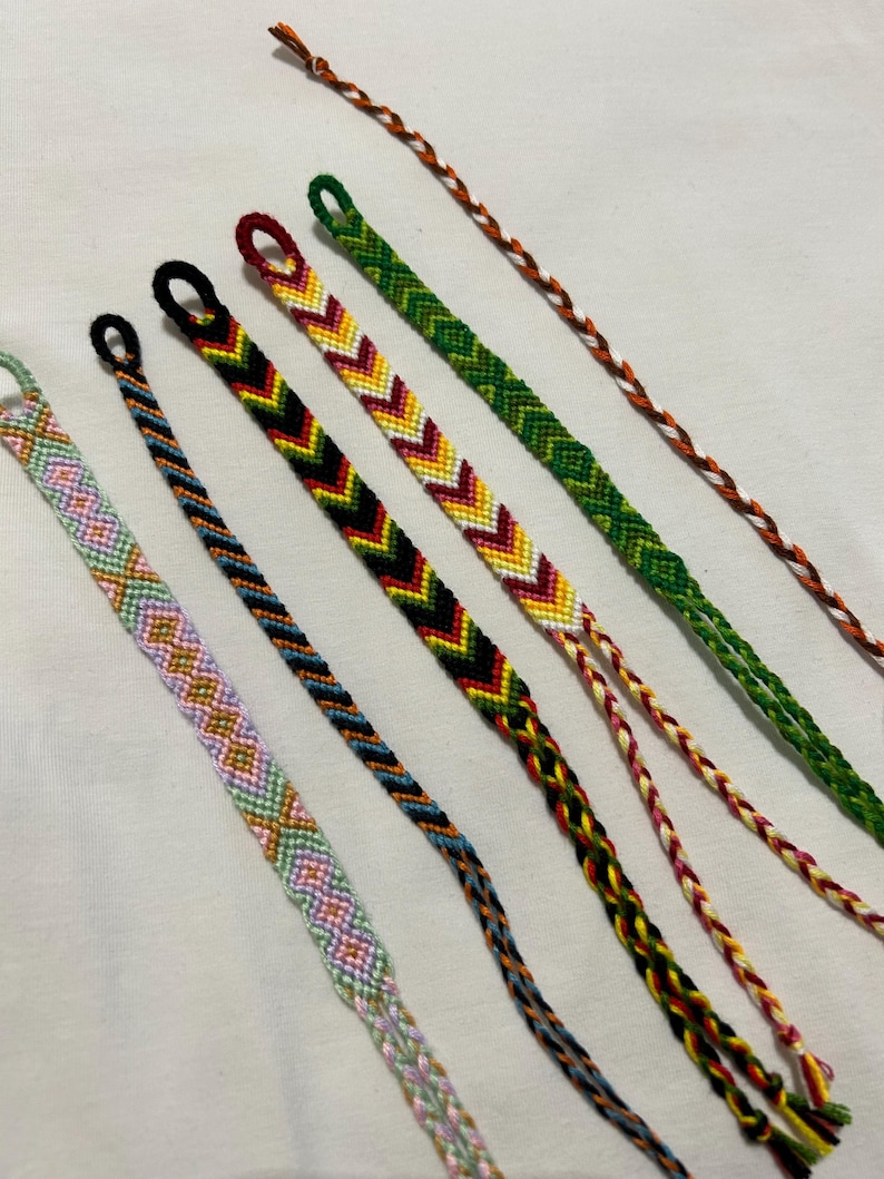 outer-banks-friendship-bracelets-john-b-kiara-pope-jj-sarah-obx