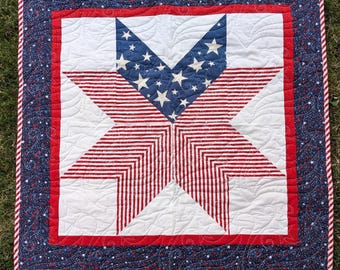 Patriotisk "Oh My Stars" amerikansk flagga knätäcke/väggbonad