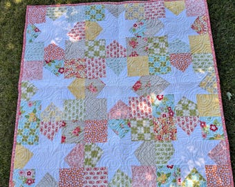 Bordsdekoration/Barnfilt/Knäfilt/Väggbonad med stickade stjärnor