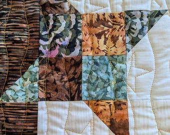 Bordlöpare i neutralt batikmönster med ökenstjärnor