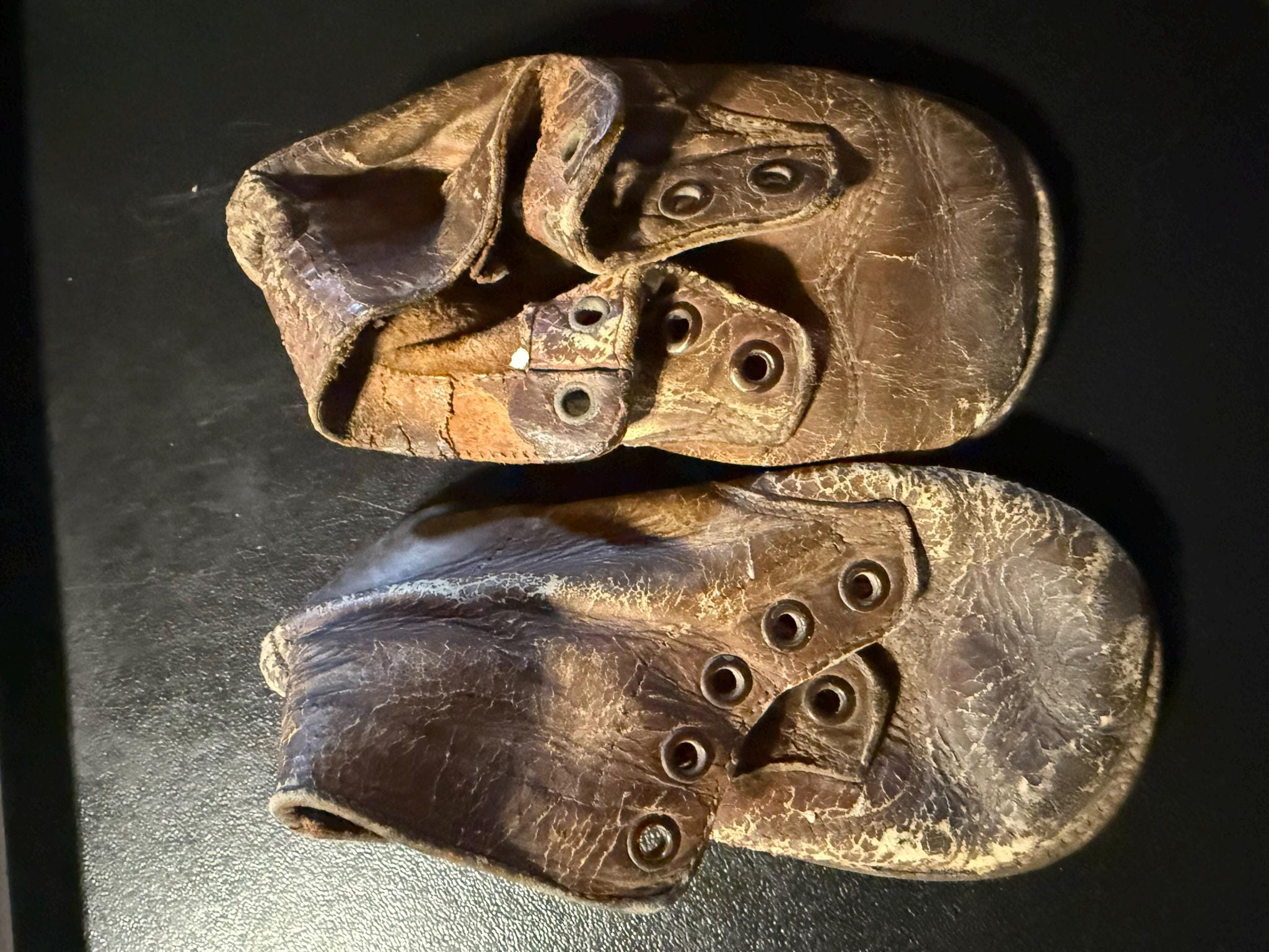 Anciennes Chaussures Fillettes Semelles Bois - Objet Déco Ou Collection