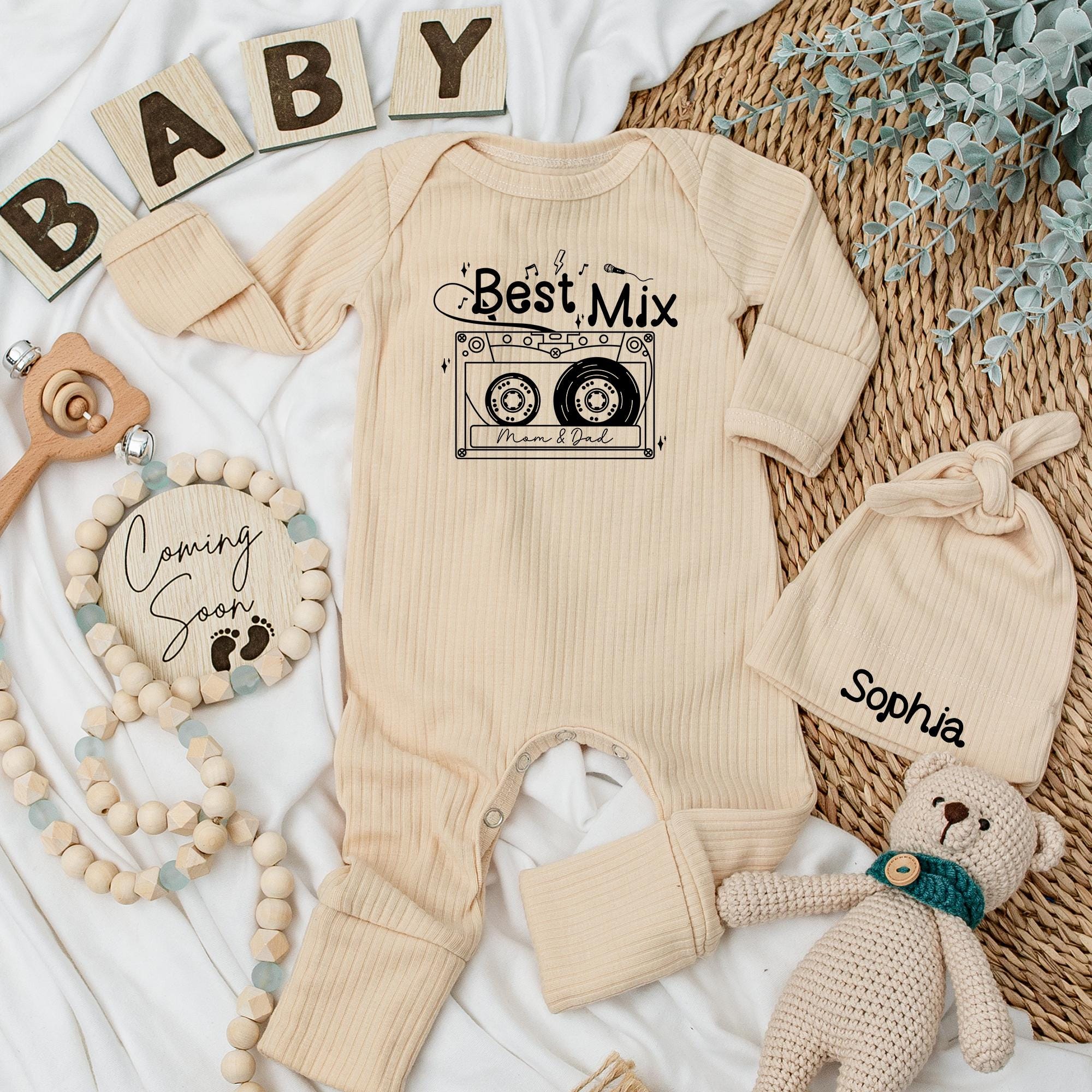Best Mix Mom and Dad Baby Bodysuit, Cassette Tape Baby Outfit, Personalized 80s Music Newborn Clothes, Idea Baby Gift for Music Lover