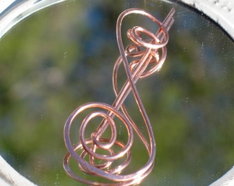 SHAWL PIN -Smooth Treble sculpted in copper wire.