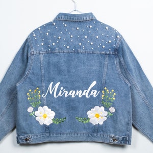Personalized Jean Jacket Women Embroidered Denim Jacket with Name Flower Jacket Oversized Blue Jean Jacket Pearl Apparel for Birthday Gifts