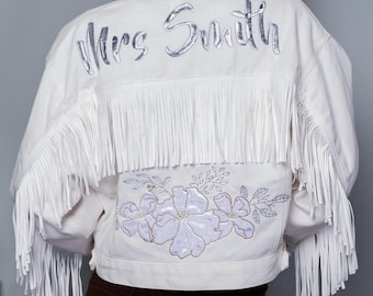 Personalized Bride Jean Jackets Mrs White Denim Jacket Embroidered Flower Jacket Wedding Bridal Jean Jacket Bachelorette Party Gifts Jackets